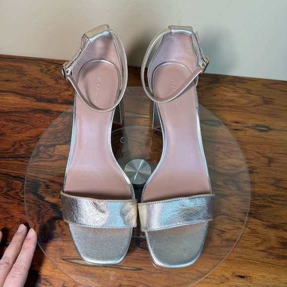 Nordstrom gold metallic Sandals - size 9 - Picture 3 of 16